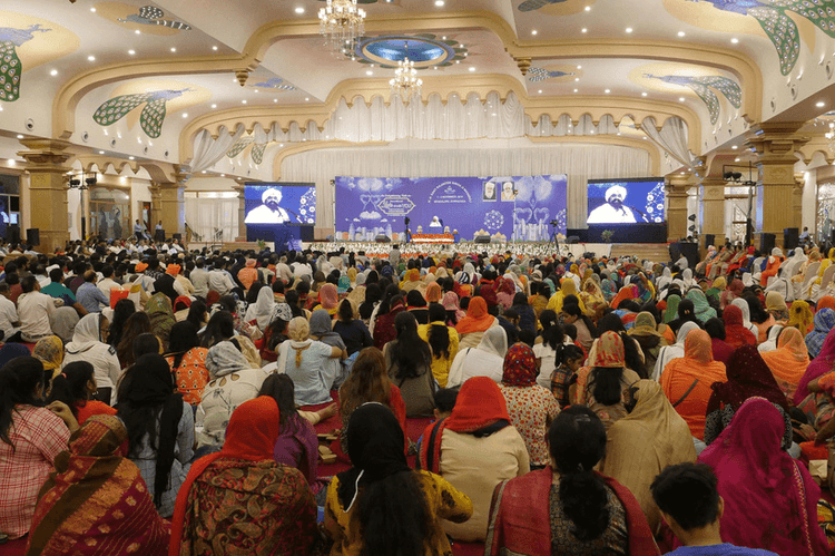 Sant Rajinder Singh Ji Maharaj gives a spiritual discourse in Karnataka