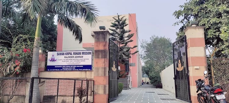 Rajinder Ashram, Gurugram