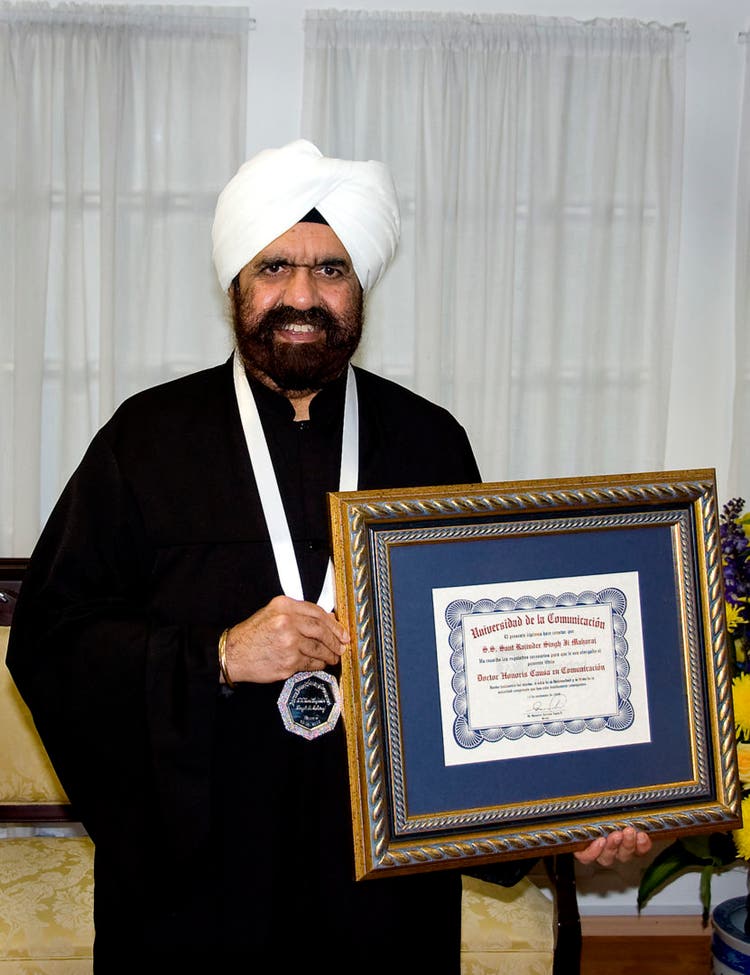 Sant Rajinder Singh Ji Maharaj holding a framed honorary doctorate