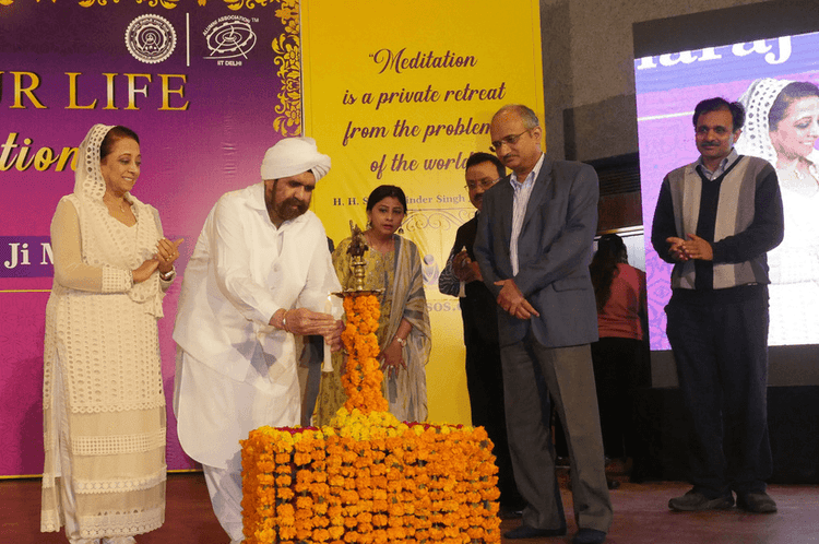 Sant Rajinder Singh Ji Maharaj lighting the ceremonial lamp at Maulana Azad Medical College