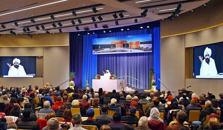 Sant Rajinder Singh responds to audience member during Question and Answer session on spiritual topics